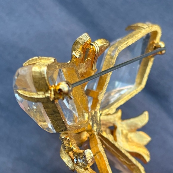 Kenneth Jay Lane 1970's Rare Custom Vintage Gold-tone and Lucite Crystal Brooch - Picture 4 of 5